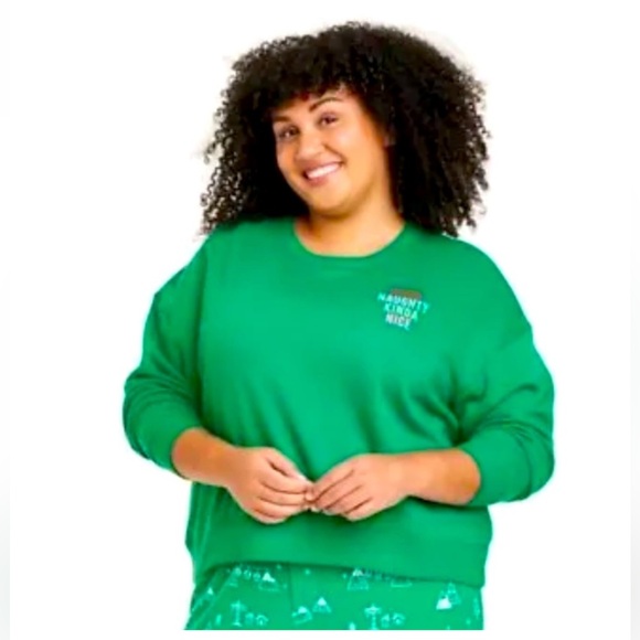 Cute holiday sweatshirt - Picture 1 of 4